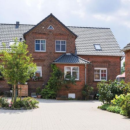 Gutshof Zum Adlernest Hotel Arnsnesta Exterior photo