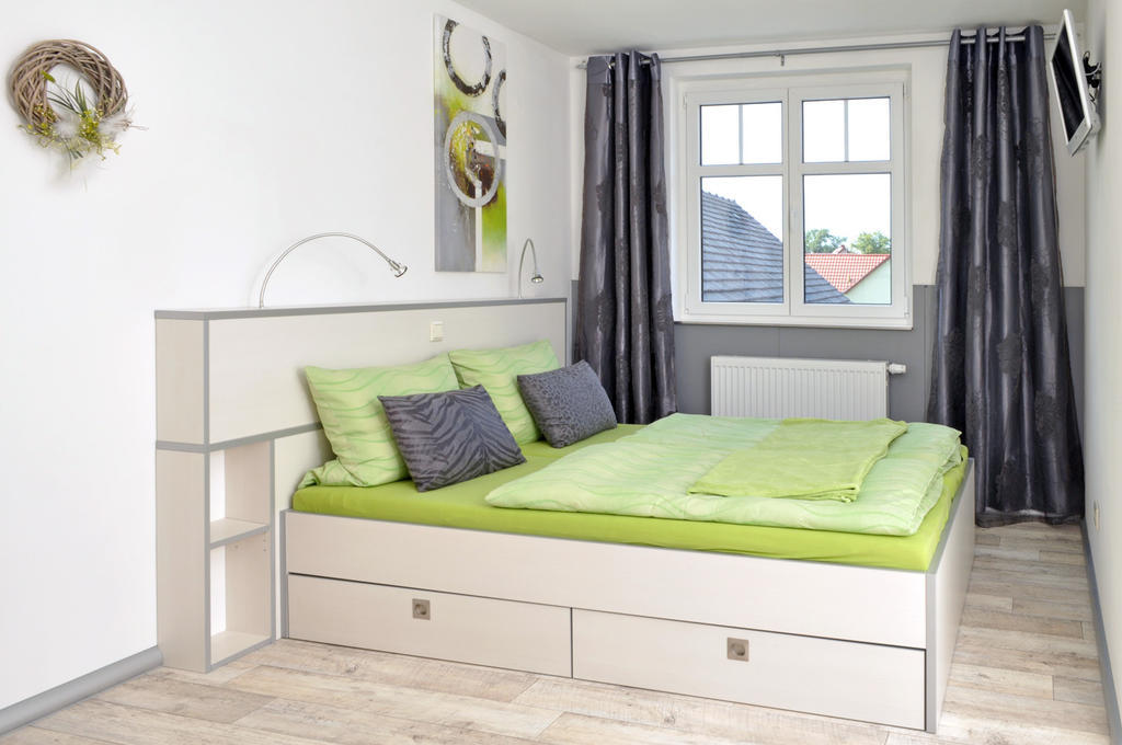 Gutshof Zum Adlernest Hotel Arnsnesta Room photo