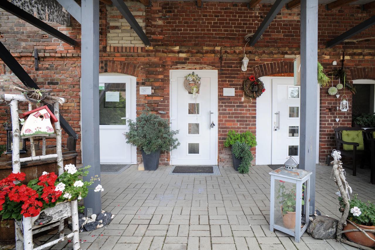 Gutshof Zum Adlernest Hotel Arnsnesta Exterior photo